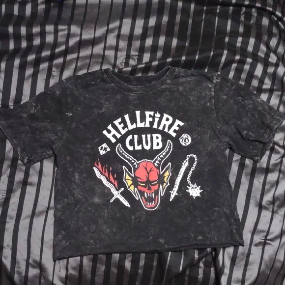 Netflix Stranger Things Hellfire Club Women's M T-Shirt - Black and Red - Picture 6 of 7